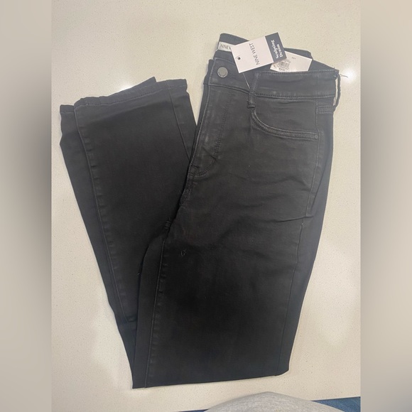Nine West Denim - 🆕 Nine West High Rise Sculpting Straight Jeans
8, Black